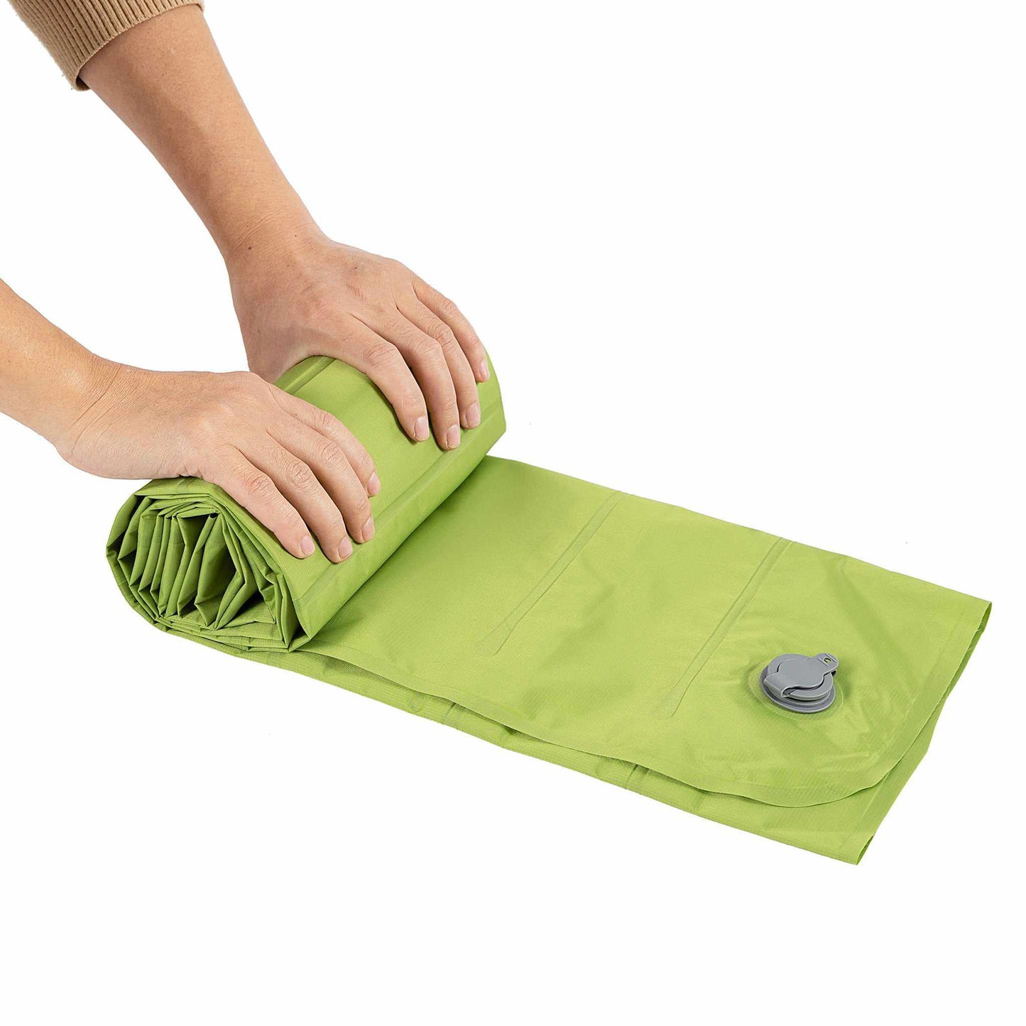 Ultralet liggeunderlag med indbygget pude og pumpe, grønt ripstop nylon, kompakt og letvægtsdesign.