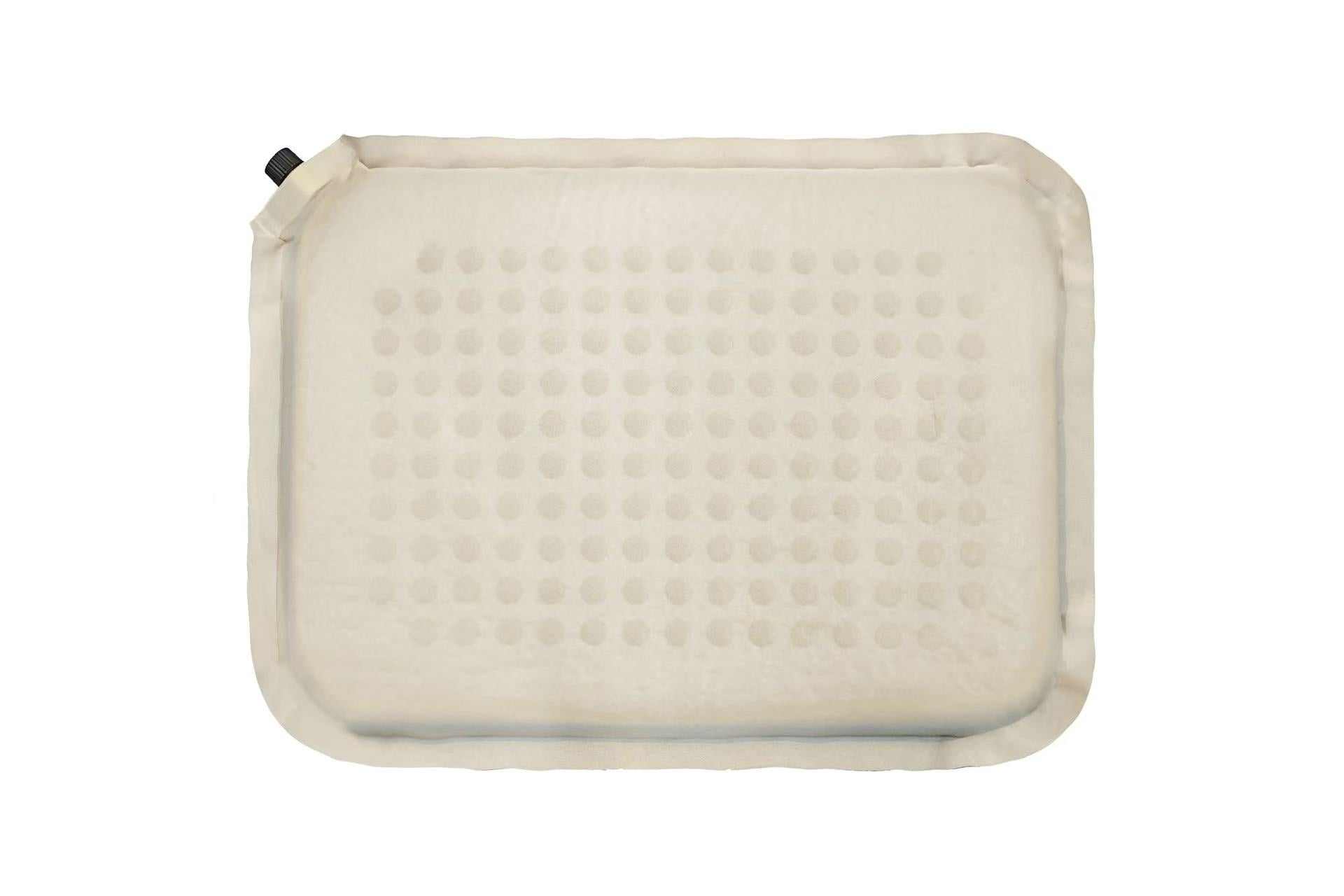 Selvoppustelig siddeunderlag i beige polyester TPU med transportpose og hurtig oppustning