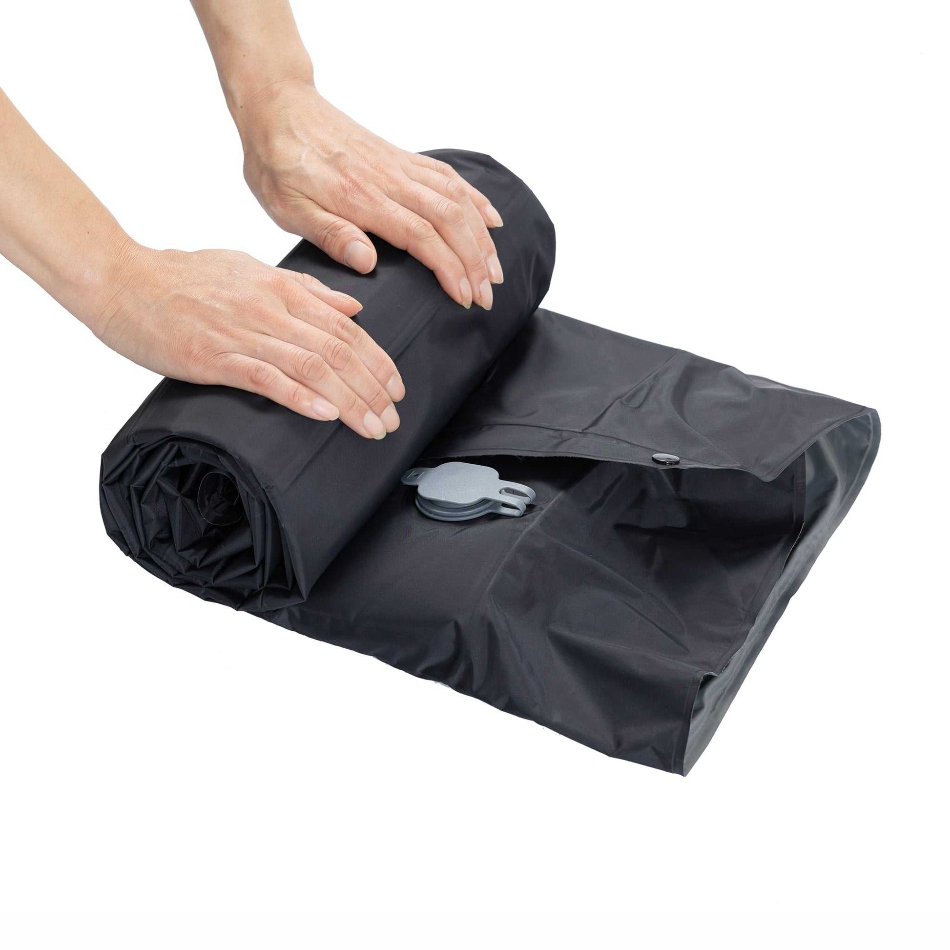 Ultralet liggeunderlag med indbygget pude og fodpumpe, 10 cm tyk, kompakt og nem at rulle sammen.