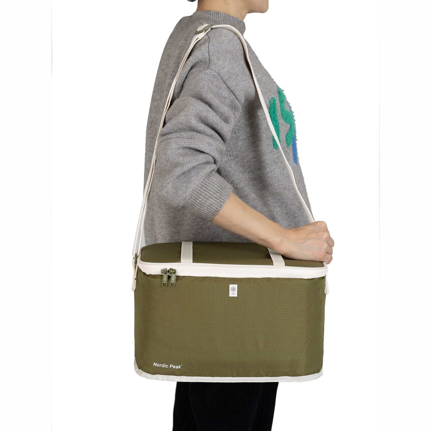 Green 10L køletaske with strap, durable SBS zippers, lightweight and waterproof design, ideal for food and drinks.
