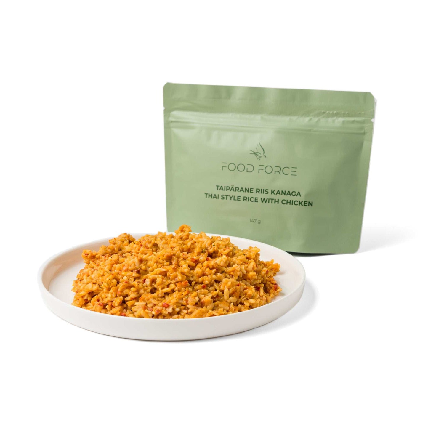 Frysetørret thai ret med kylling og ris i letvægtsportion og pose foran tallerken