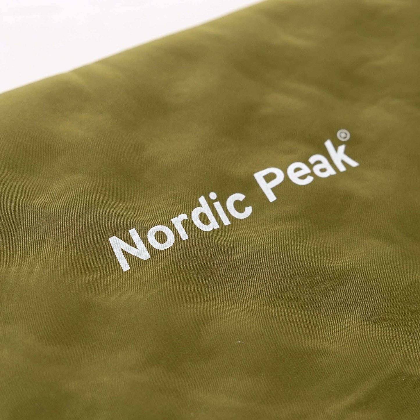 Selvoppustelig liggeunderlag dobbelt 9 cm fra Nordic Peak, blødt og selvoppusteligt.