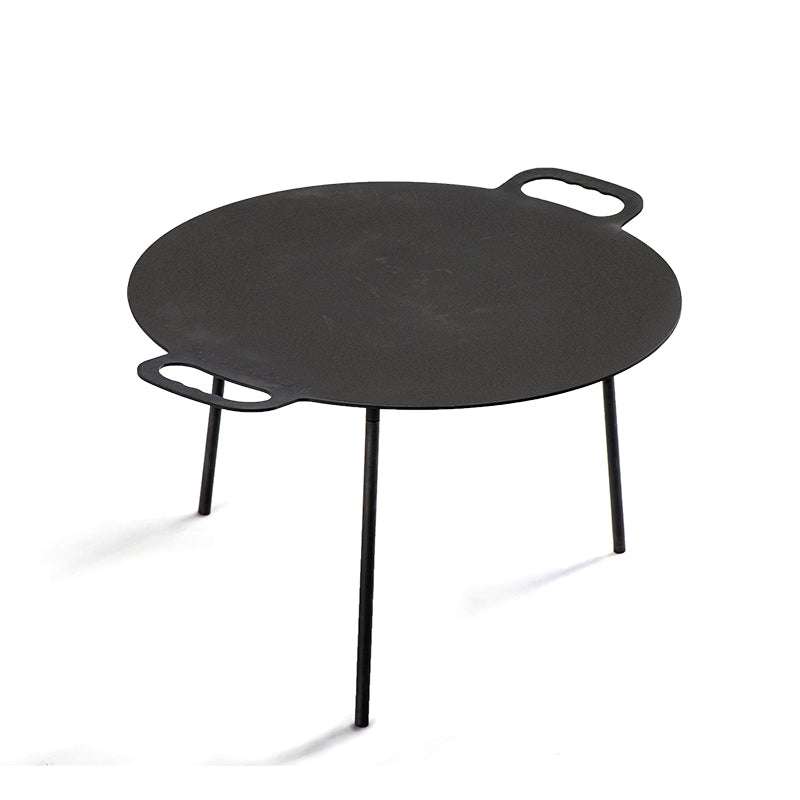 Støbejernspanne til madlavning med ben og håndtag, perfekt til bål, grill og gas, rund model i robust materiale