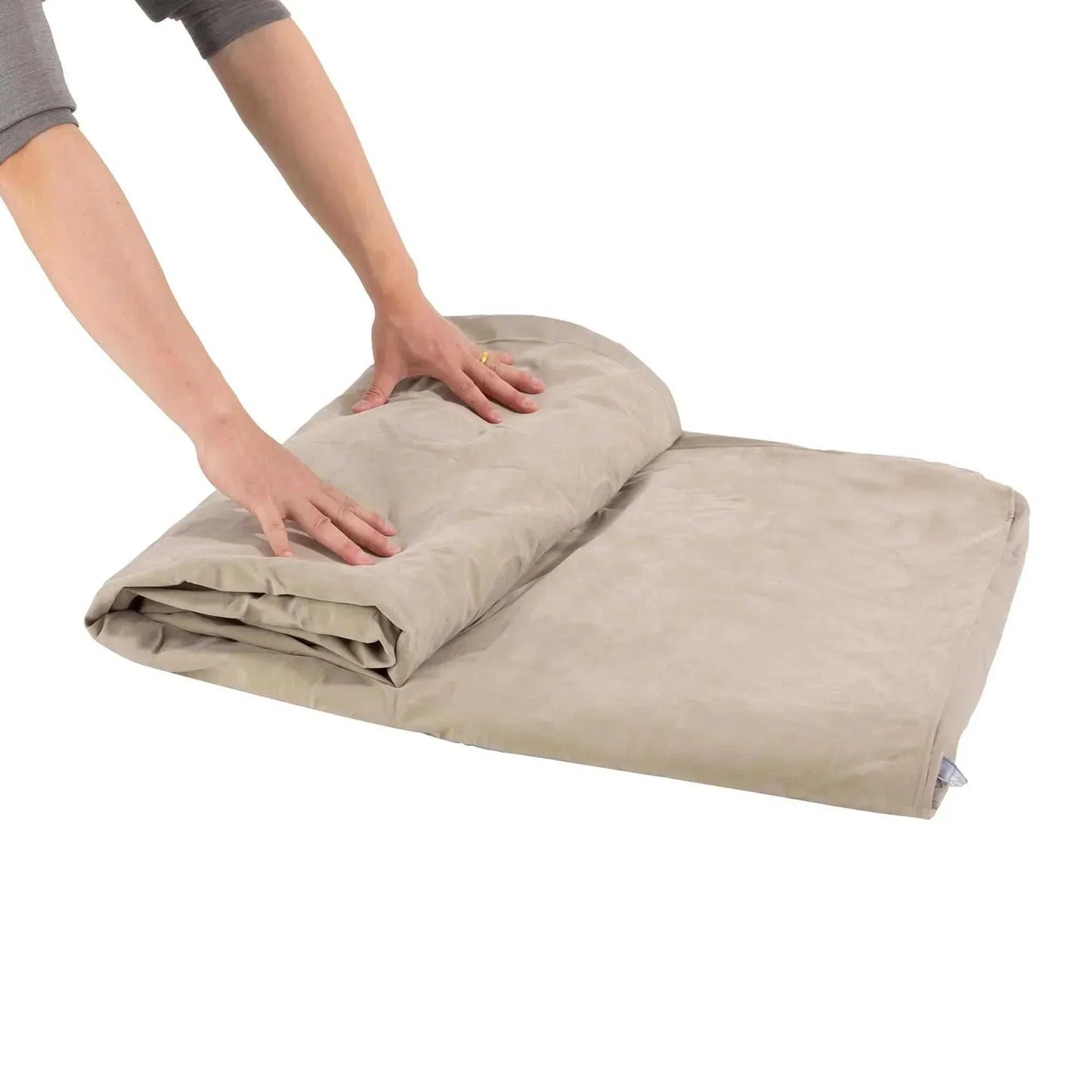 Single luftmadras with built-in pillow and foot pump, lightweight and portable for outdoor activities.