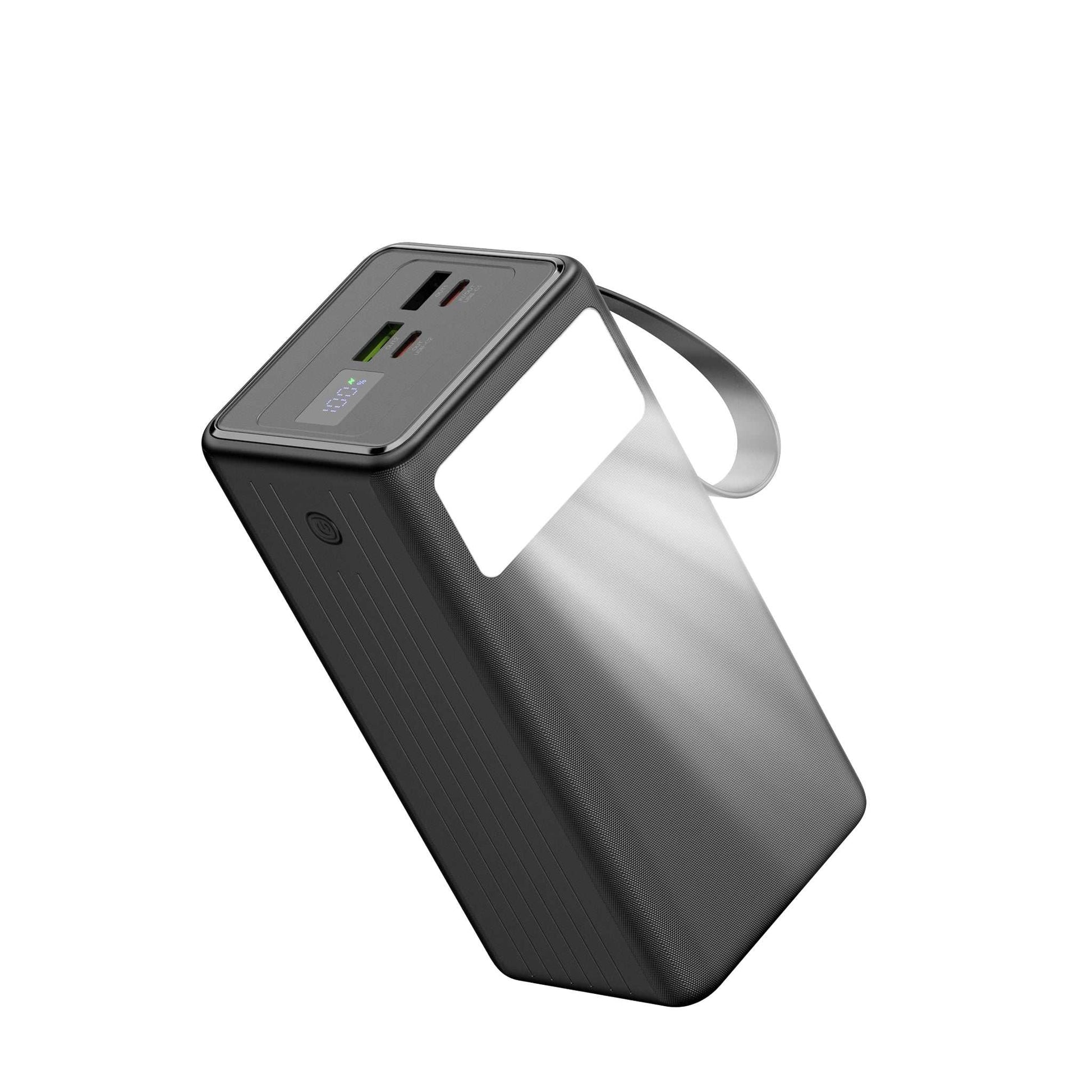 Powerbank 50.000 mAh med hurtigopladning, indbygget display og lommelygte til opladning af flere enheder samtidigt.