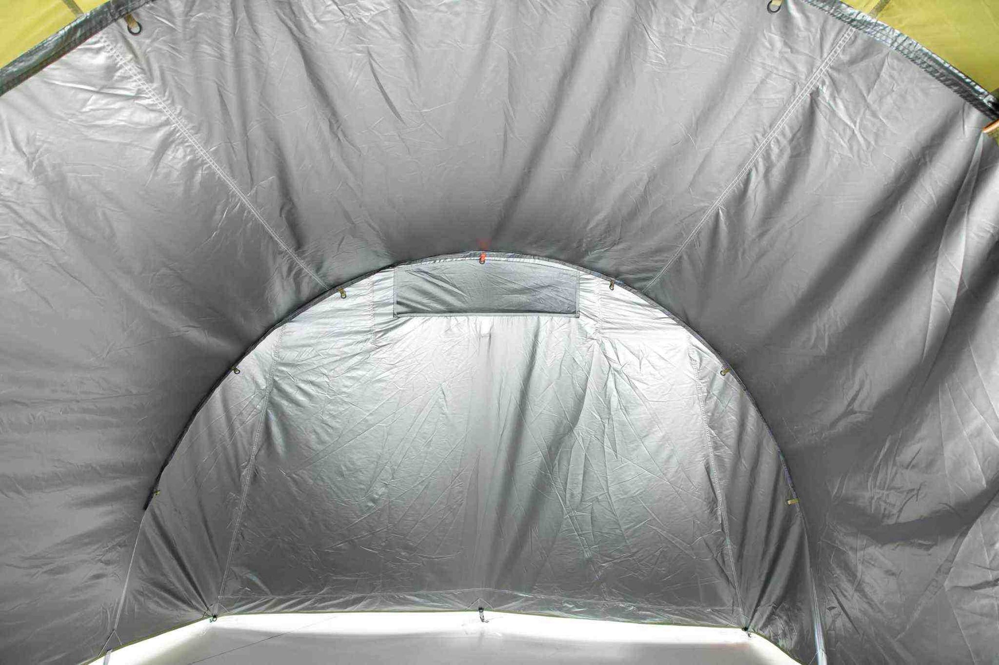 Blackout gruppe telt - 6 personer with dark sleeping cabins and waterproof design.