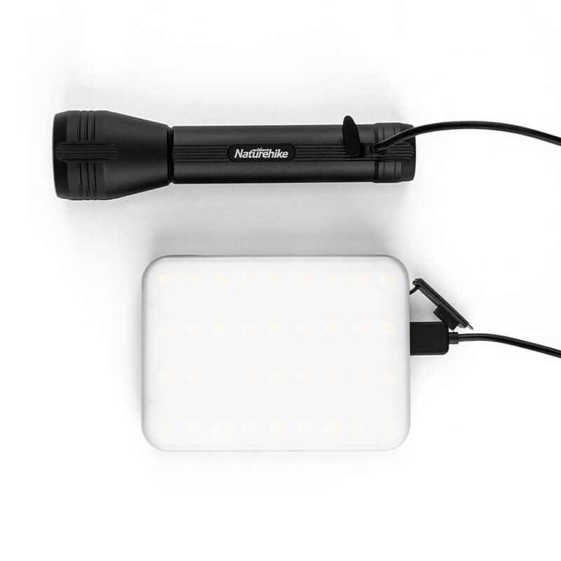 Kraftig lommelygte genopladelig 500 lumen PX4 robust micro USB 12 timer brug.