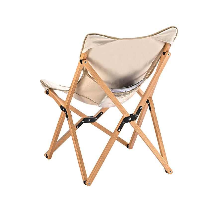 Træstol - glamping version foldable chair with wooden frame and beige fabric.