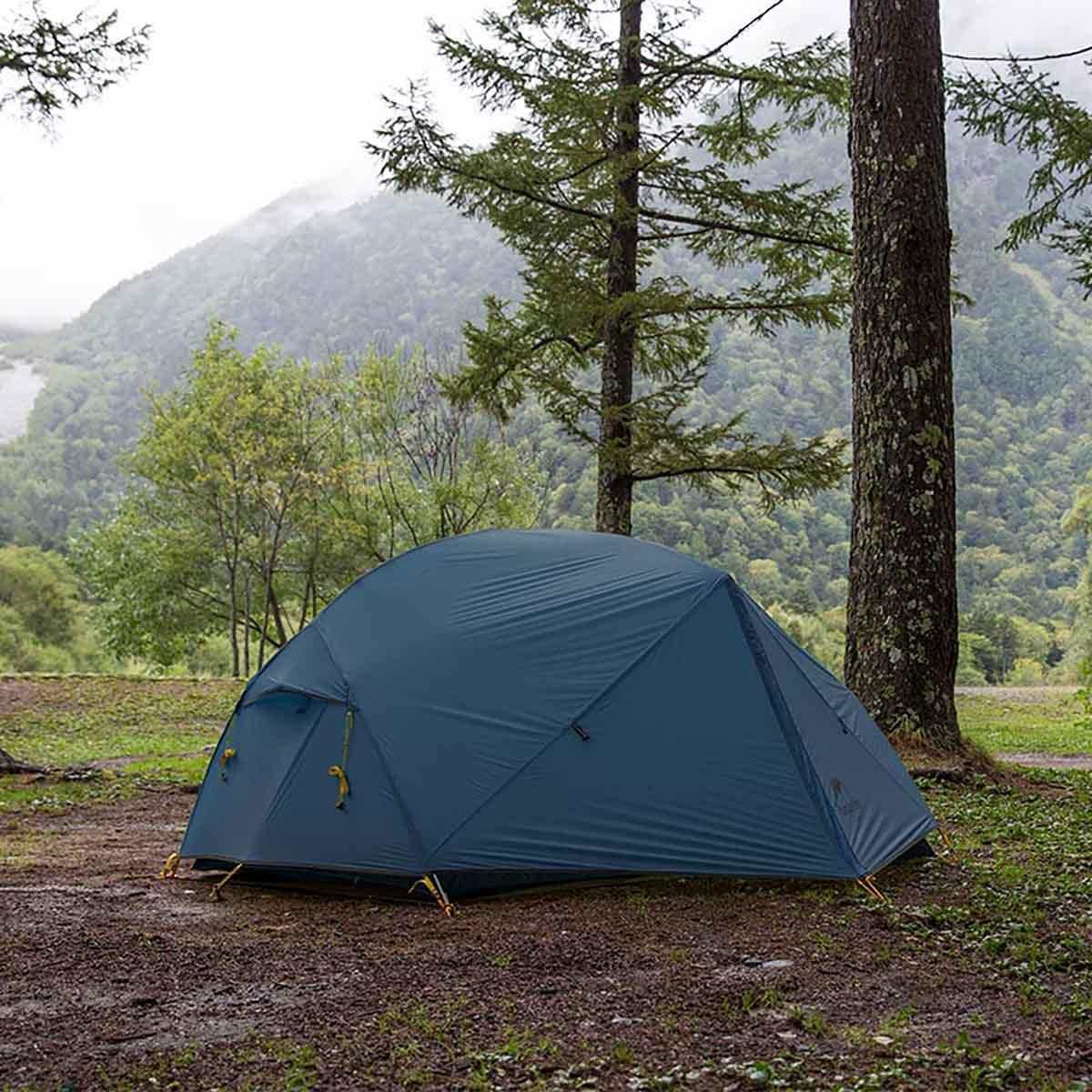 2 personers telt - Mongar ultralet dome i natur med bjerge i baggrunden.