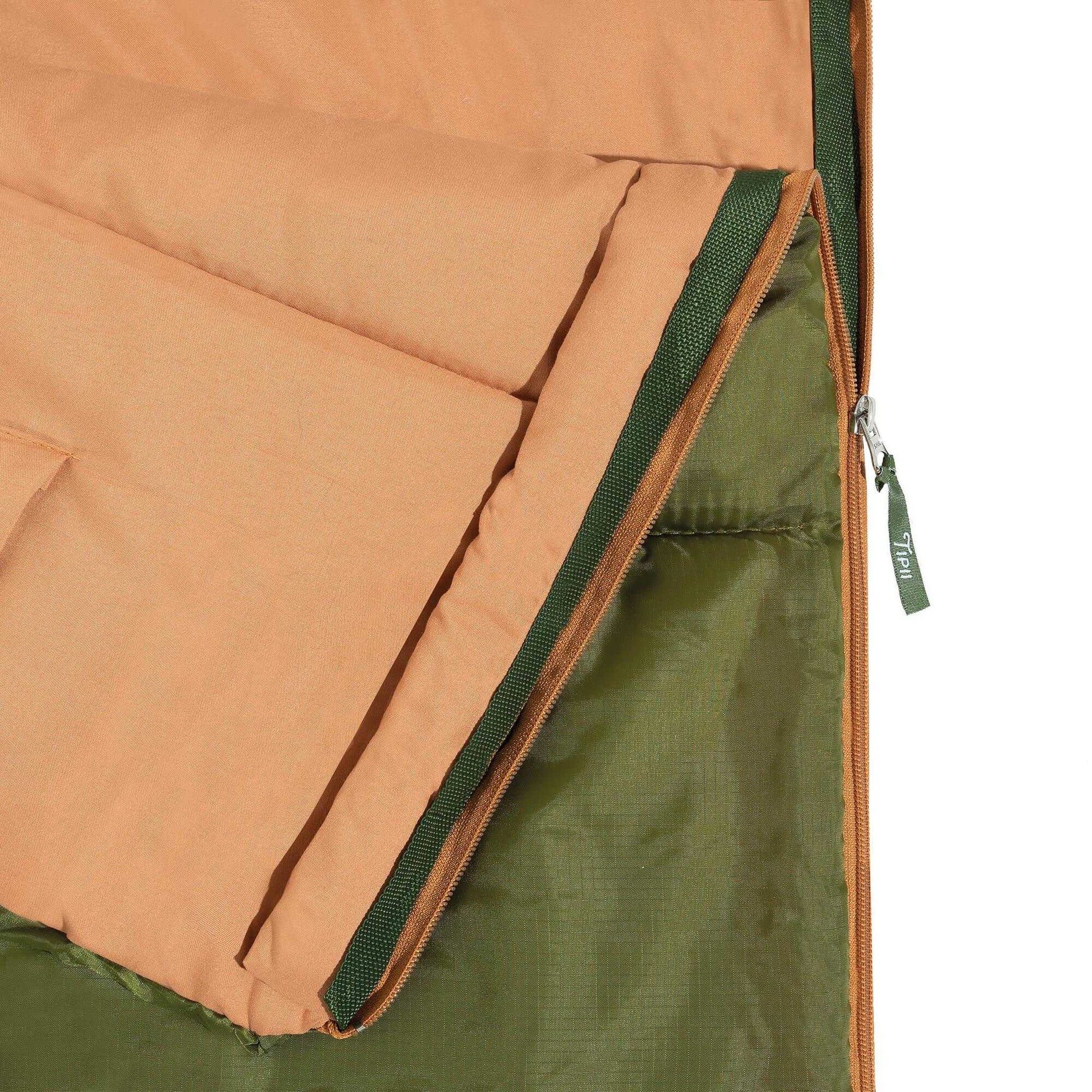 Green and beige mummy sleeping bag, suitable for 0-5°C, water-resistant and breathable material.