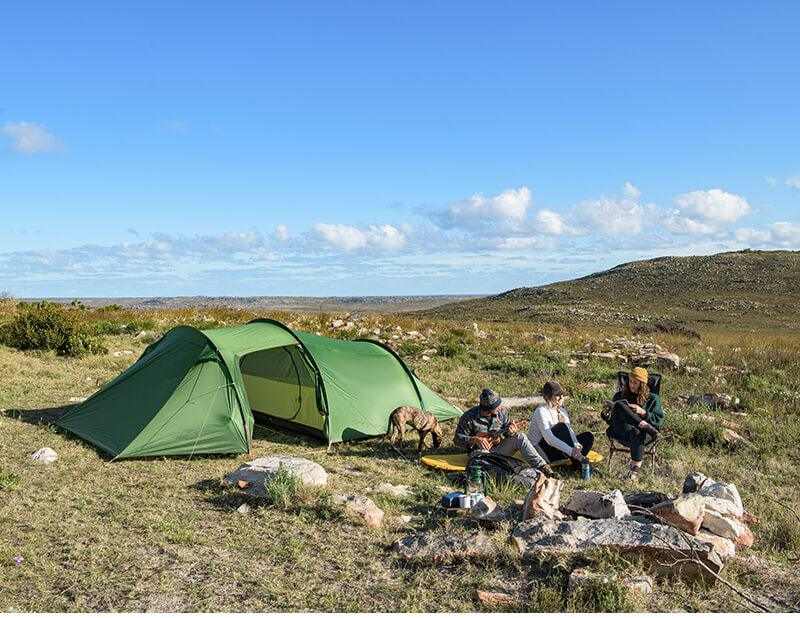 Grønt Opalus telt til 3 personer, ultra letvægt, Naturehike, i naturen.